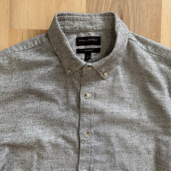 Bannana Republic Untucked Fit Gray Button Down Shirt Large - Picture 2 of 5